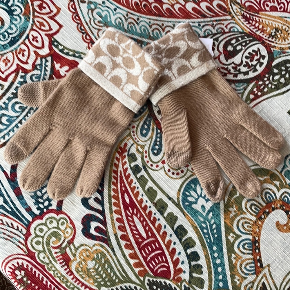 Coach knit gloves